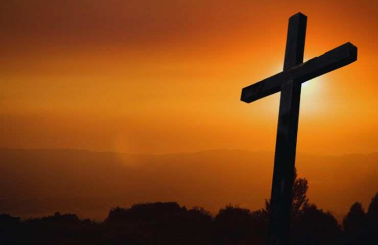 croce al tramonto