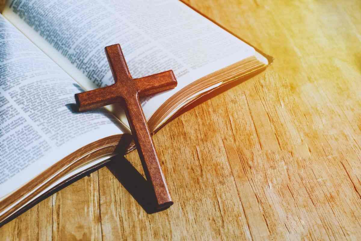 croce e bibbia