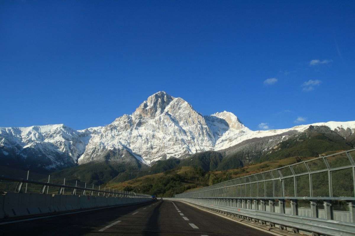gran sasso innevato